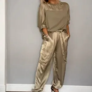 2-Piece Set:🔥Women's Round-Neck Top & Pants
