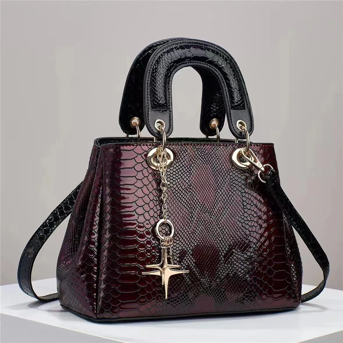 Alessia – Crocodile-Texture Shoulder Bag for Women