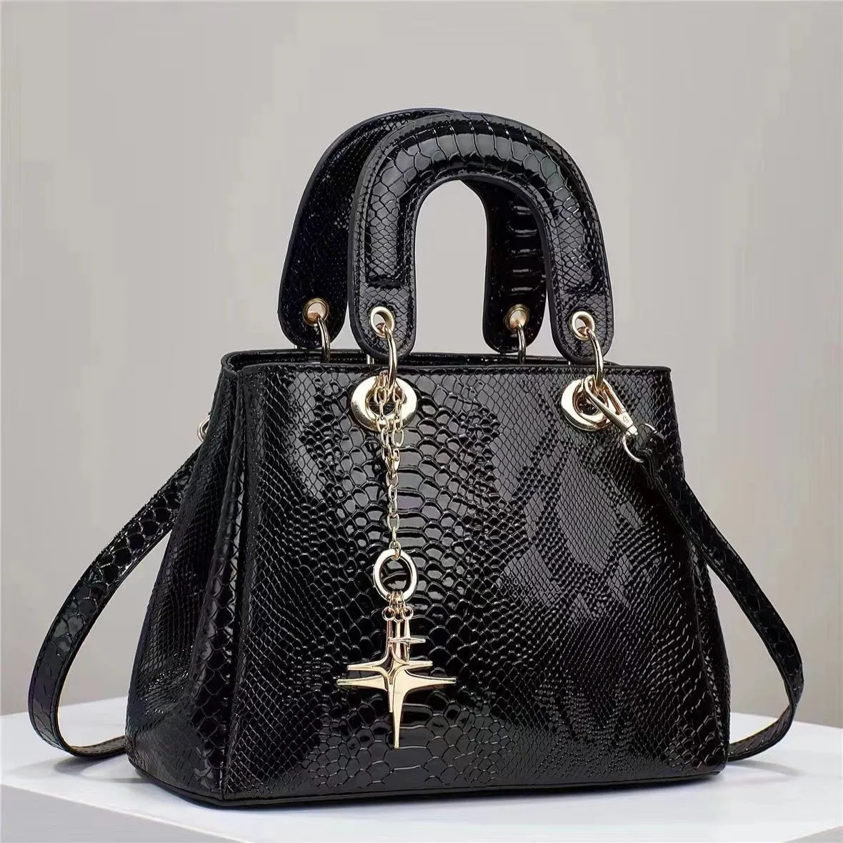 Alessia – Crocodile-Texture Shoulder Bag for Women