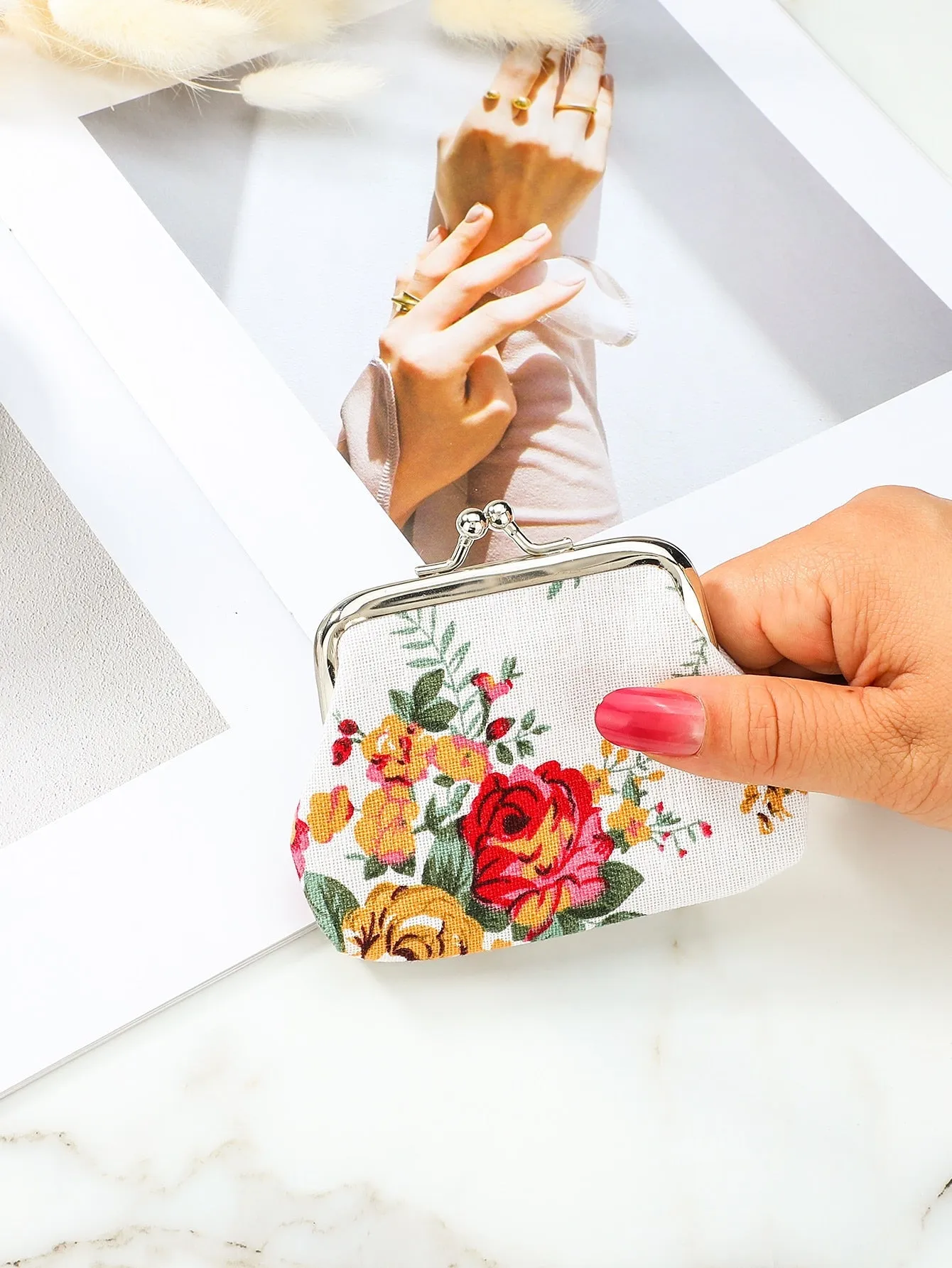 Mini Floral Graphic Kiss Lock Coin Case - White- FD ⚡
